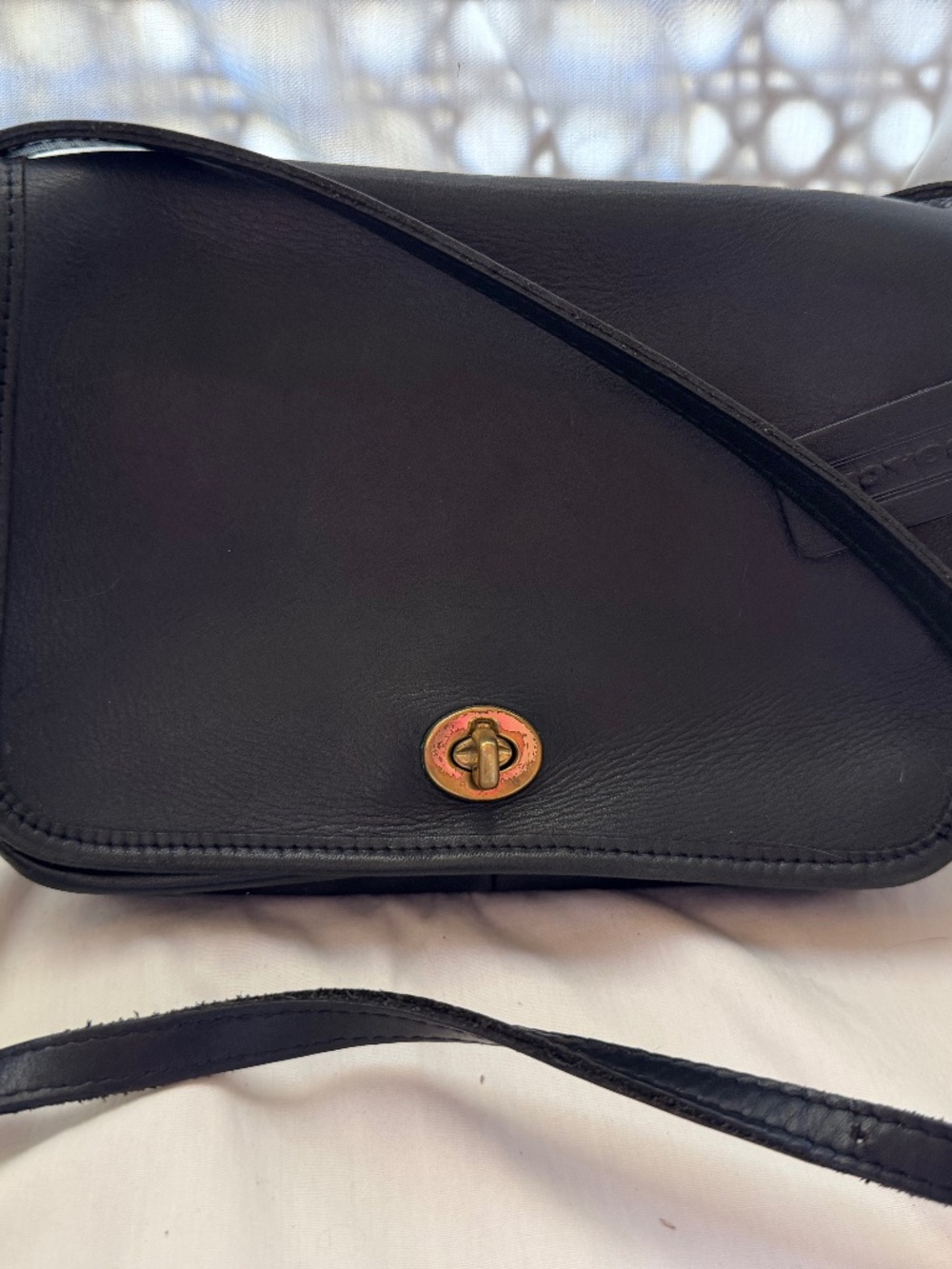 Vintage Coach Black Leather Crossbody Bag – Classic Turnlock (80s-90s)